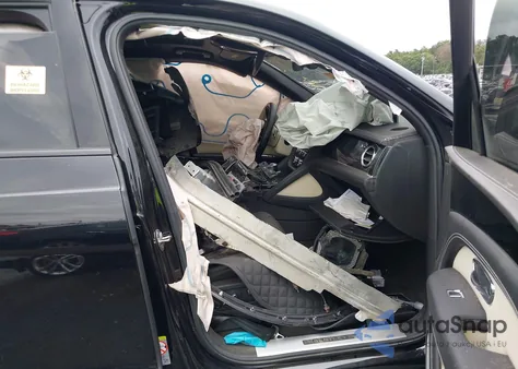 2021 Bentley Bentayga V8 z USA, uszkodzony, nr VIN SJAAM2ZV2MC033879